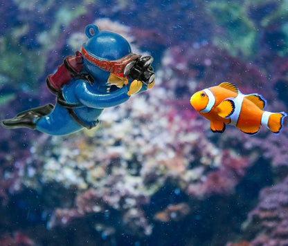 "Cute Diving Fish Tank Decorative Ornaments  (Assorted Pack of 2)"