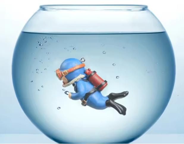 "Cute Diving Fish Tank Decorative Ornaments  (Assorted Pack of 2)"